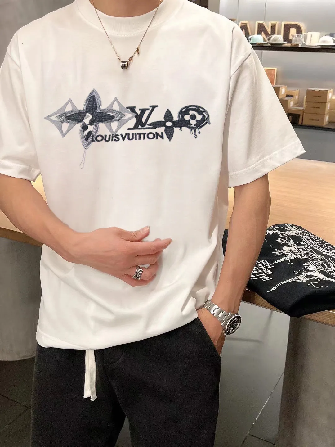 Louis Vuitton/ logo